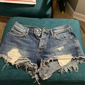 We The Free Women’s Denim Jean Shorts Size 26 Button Fly Distressed Stretch